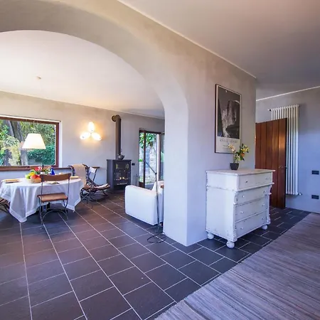 Sleeps 4 * Cadenabbia