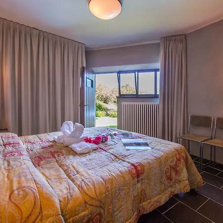 Sleeps 4 דירה *