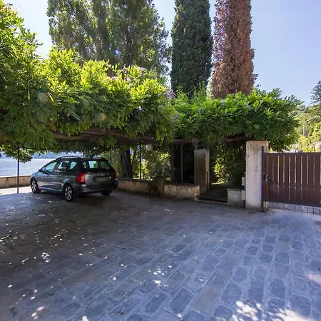 Sleeps 4 * Cadenabbia